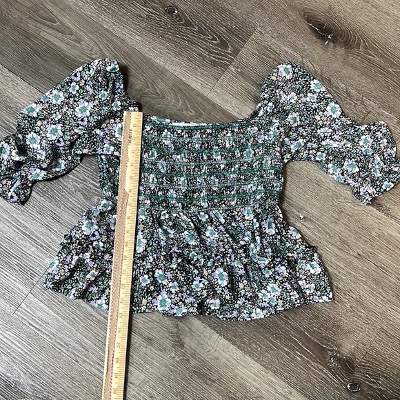 American Eagle Smocked Peplum Top – Floral Print Puff Sleeve – Size Small NWT - Picture 9 of 11